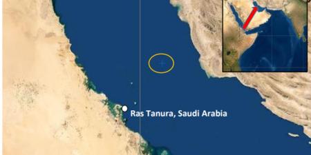 السعودية.. منظمة تكشف بلاغا أمنيا قرب ميناء رأس تنورة مع سفينة يطلب منها التوجه للمياه الإيرانية - الأول نيوز