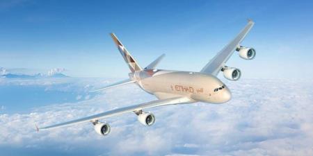 طائرة الاتحاد للطيران A380 تصل تورونتو