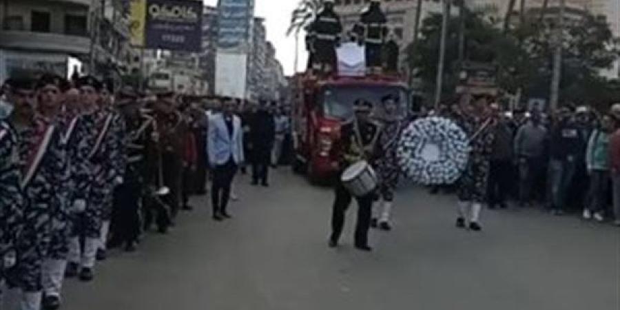 في جنازة عسكرية.. تشييع مهيب للعقيد فتحي سويلم شهيد الواجب الوطني بالدقهلية (فيديو)