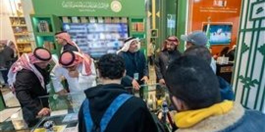 إقبال جماهيري كبير على جناح هيئة "النشر والأدب والترجمة" السعودية بمعرض الكتاب