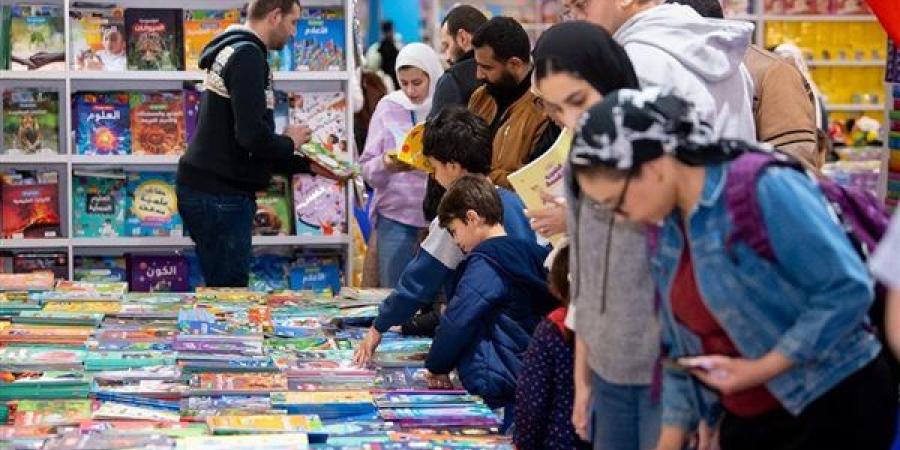 معرض القاهرة الدولي للكتاب يتخطى حاجز 2 مليون و250 ألف زائر خلال 6 أيام