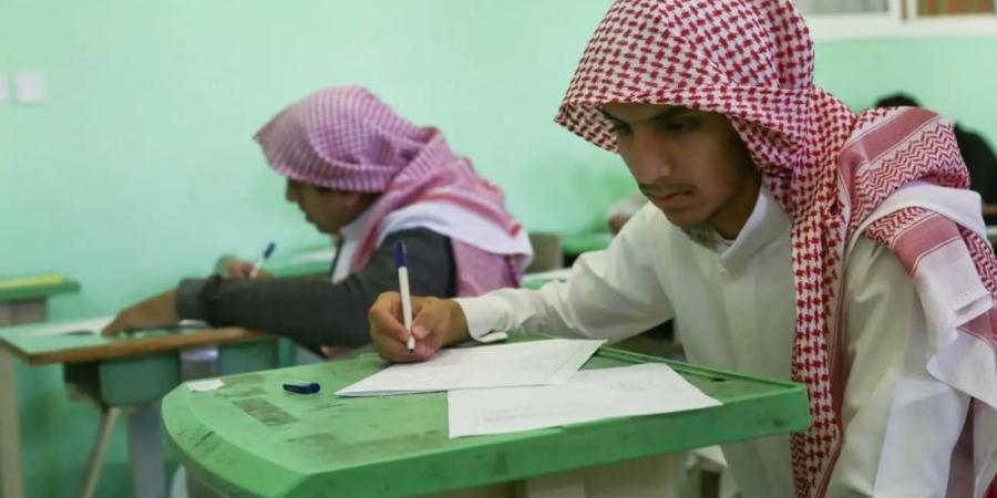 إلزام طلاب الثانوية بالزي الرسمي.. حرص على ربط الأجيال بالهوية السعودية الأصيلة