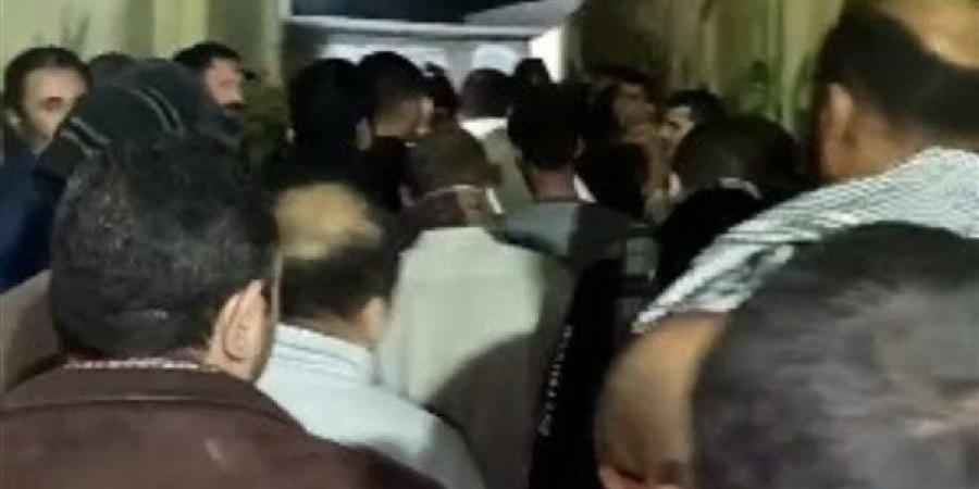 صور.. تشييع جثمان ضحية الأسد بحديقة الحيوان بالفيوم