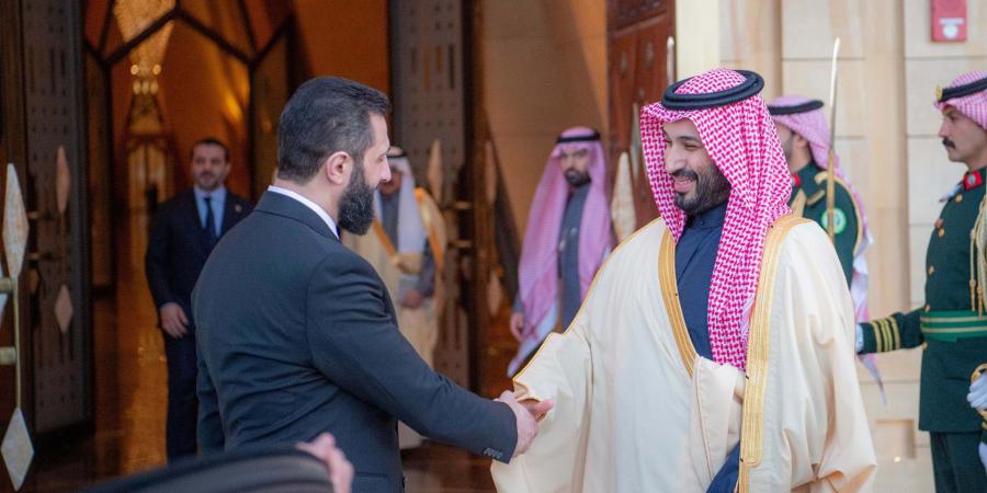 تركي آل الشيخ وآخرون يتفاعلون مع لقطة بين محمد بن سلمان وأحمد الشرع - الأول نيوز