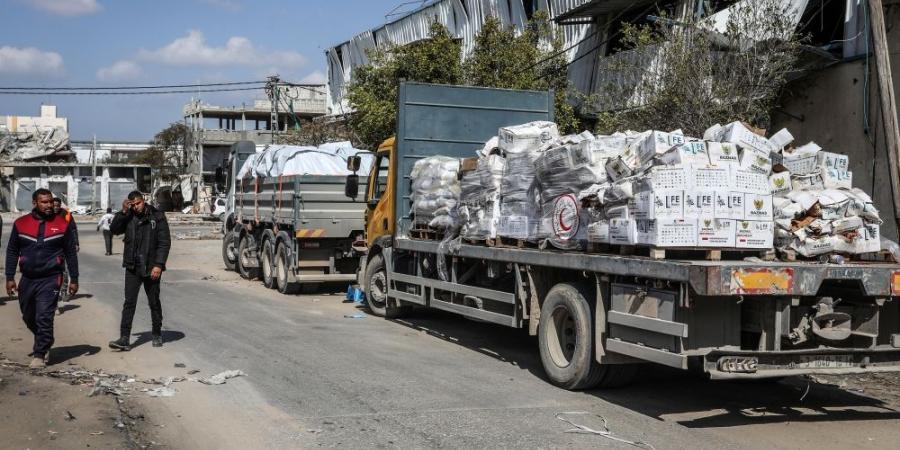 بينها وقود وغاز.. إدخال 290 شاحنة مساعدات إغاثية إلى قطاع غزة