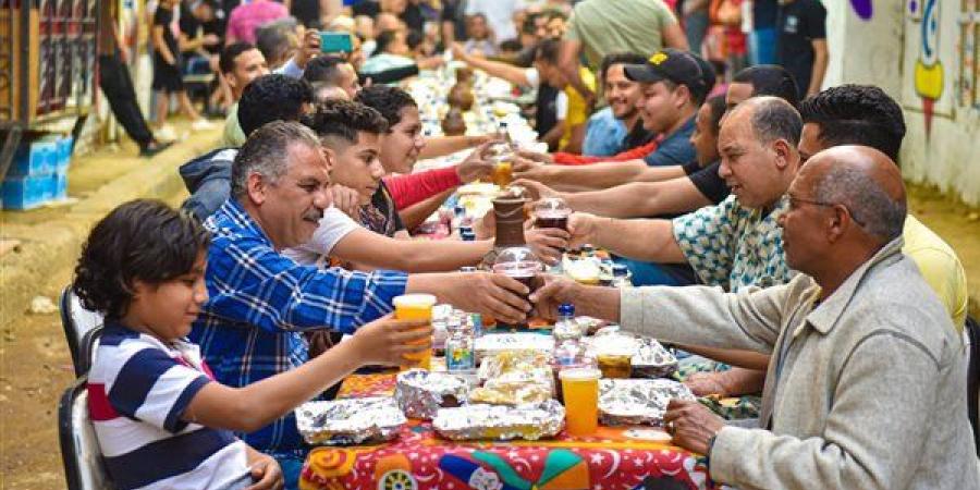 الإفطار الجماعي في رمضان.. عبادة وتكافل اجتماعي للفرد والمجتمع