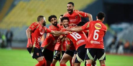 الأهلي يفوز على المصري بثنائية ويقترب من صدارة الدوري