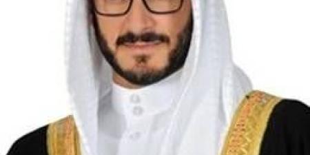 الملك يتلقى تهنئة من عيسى بن سلمان بفوز المنتخب في "خليجي 26"