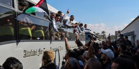 دولة الاحتلال تبدأ إطلاق سراح سجناء فلسطينيين