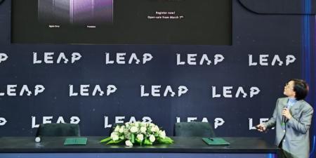 علامة HONOR تفتتح منصة الإعلان في LEAP 2025 مع إطلاق هاتف PORSCHE DESIGN HONOR Magic7