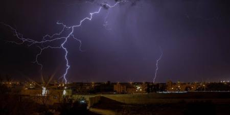 إنذار أرصادي أحمر.. السعودية: أمطار غزيرة وسيول وبرد حتى ظهر يوم غدٍ الأحد