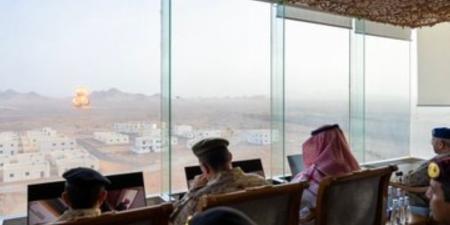 صور| وزير الدفاع يشهد تمرين القوات الخاصة "النخبة"
