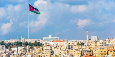 طقس معتدل اليوم وزخات مطرية جنوبي وشرقي المملكة غدا