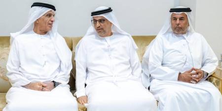 سعود بن صقر يعزي في وفاة سعيد راشد الحمودي