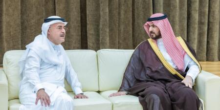 نائب أمير الشرقية يعزي المهندس أمين الناصر في وفاة والدته