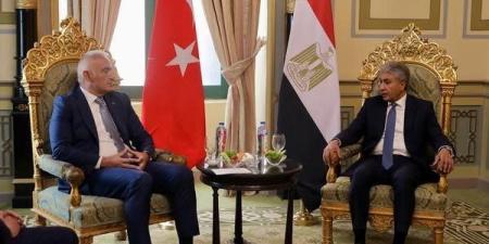 وزير السياحة والآثار يلتقي وزير الثقافة والسياحة التركي
