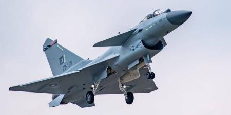 اشتباك أكثر من 125 مقاتلة على الحدود الباكستانية الهندية في أطول معركة جوية