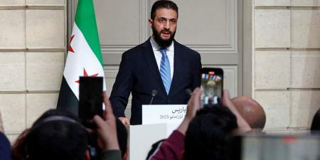 سوريا.. أحمد الشرع يشعل تفاعلا برد على عدم الثقة به لأنه قائد سابق لجماعة متطرفة خلال مؤتمر مع ماكرون بفرنسا - الأول نيوز