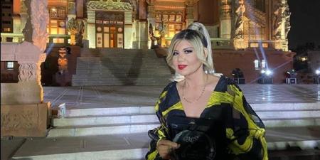 فنانات وإعلاميون يدافعون عن بوسي شلبي: زوجة محمود عبد العزيز حتى النهاية
