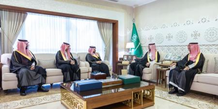 نائب أمير المنطقة الشرقية يستقبل معالي مساعد وزير الموارد البشرية ويطّلع على مبادرات الوزارة في المنطقة