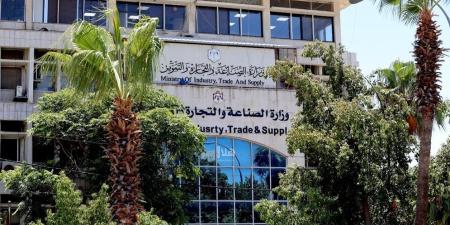"الصناعة" تطرح عطاءين لشراء الفوسفين و10 ملايين كيس من البولي بروبلين