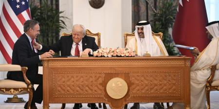 ترامب يُعلن عن صفقة بقيمة 200 مليار دولار بين بوينغ وقطر - الأول نيوز