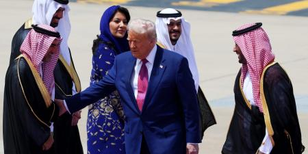 الأميرة ريما بنت بندر تتألق بهذا التصميم عند استقبالها الرئيس الأمريكي دونالد ترامب - الأول نيوز