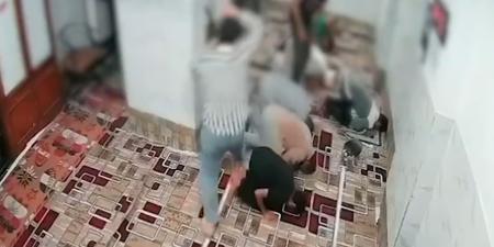 مصر.. فيديو اقتحام مسجد واعتداء بداخله يشعل تفاعلا والأمن يرد - الأول نيوز