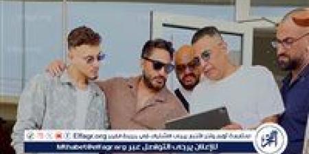 تامر حسني يشارك جمهوره لقطة طريفة مع الشامي ويعلق: "أنت جاهز لحفلتنا في مصر"