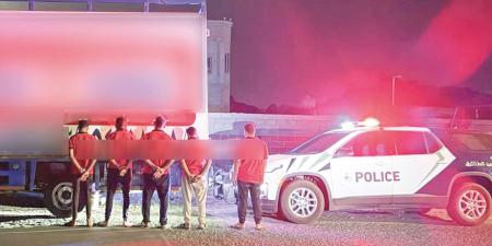 السعودية.. فيديو ضبط مقيم مصري بعد كشف محاولته نقل مخالفين - الأول نيوز