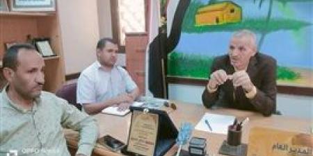 اجتماع "صديق" مع الموجهين الأوائل استعدادًا لامتحانات نهاية العام بسمالوط