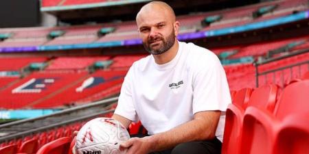 هداف كأس الاتحاد الإنجليزي موظف اتصالات وأب لأربعة أطفال ومن الدرجة الثامنة