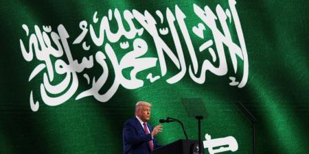 "بدون تعليق".. مسؤول بالبيت الأبيض ينشر فيديو يقارن استقبال محمد بن سلمان لترامب وبايدن - الأول نيوز