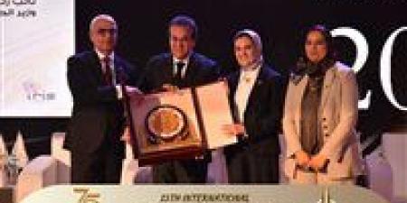 جامعة عين شمس تكرم وزيرَي الصحة والتعليم العالي وعدد من الرموز الوطنية