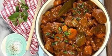 أشهى أطباق لحم الرأس.. طاجن بالبامية وشوربة تقليدية بطعم أصيل