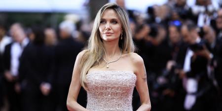 بعد 14 عاما...أنجلينا جولي تعود "شقراء" إلى مهرجان كان السينمائي - الأول نيوز
