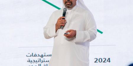 وزير المالية يستعرض مشاريع تنموية استراتيجية كبرى بقطاعات ذات أولوية