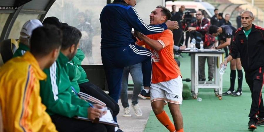 لاعب يعتدي بالضرب على مدربه في الدوري المصري للمحترفين.. صور