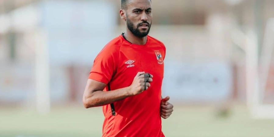 صاحب النصيب الأكبر من البطولات يحلم بالعودة إلى الديار.. أرقام حسام عاشور بقميص الأهلي