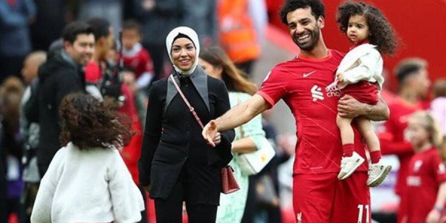 قبل مواجهة ليستر.. محمد صلاح يحتفل مع أسرته بالكريسماس