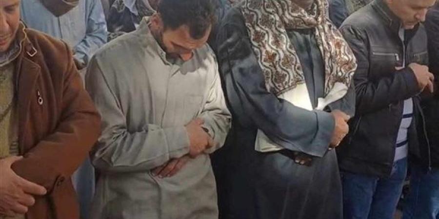 تشييع جثماني رجل وزوجته لقيا مصرعهما في حادث سير بالشرقية