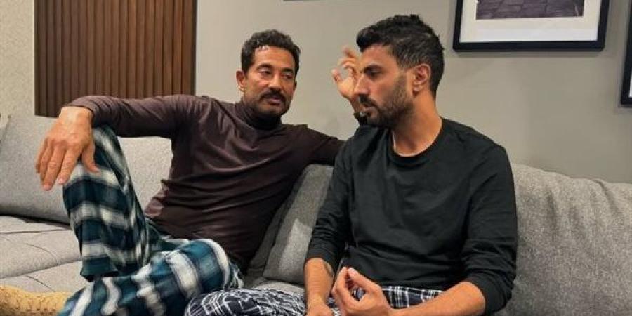 بالبيجامة.. عمرو سعد ومحمد سامي من تصوير "سيد الناس": بنفكر في عمل 3 أجزاء