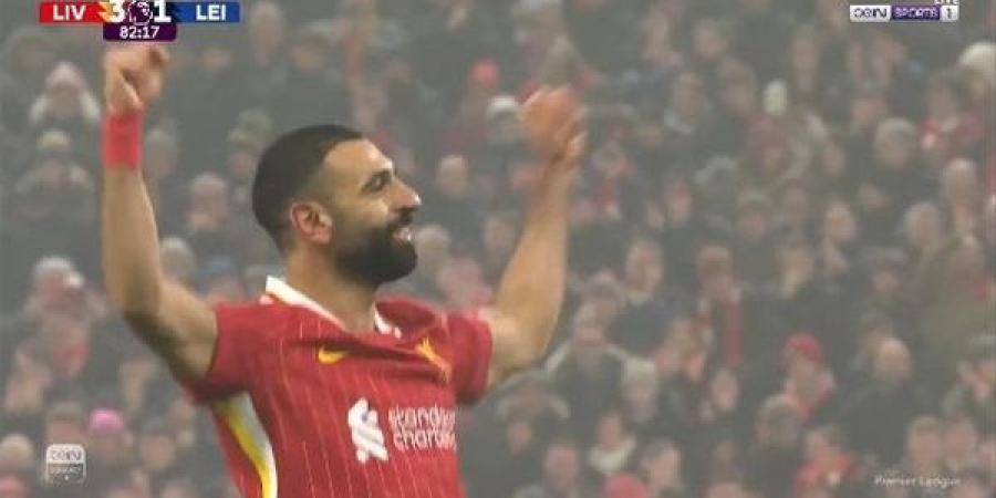 محمد صلاح يقود ليفربول لإحكام قبضته على قمة الدوري الإنجليزي بثلاثية في ليستر