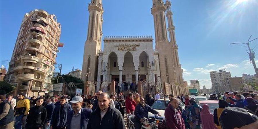 بالصور.. تشيع جثمان المدير الفني لـ نادي عمال المنصورة بحضور لاعبي الفريق