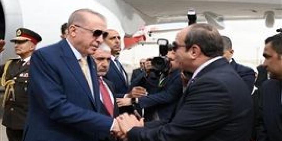 الرئيس السيسى يستقبل الرئيس التركى رجب طيب أردوغان بمطار القاهرة الدولى