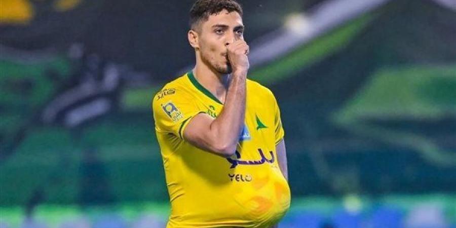 موقف محمد شريف.. تشكيل الخليج في مواجهة الرياض بالدوري السعودي