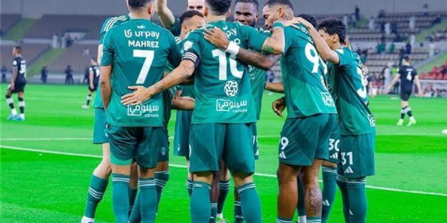 الأهلي يهزم الشباب بثلاثية في الدوري السعودي