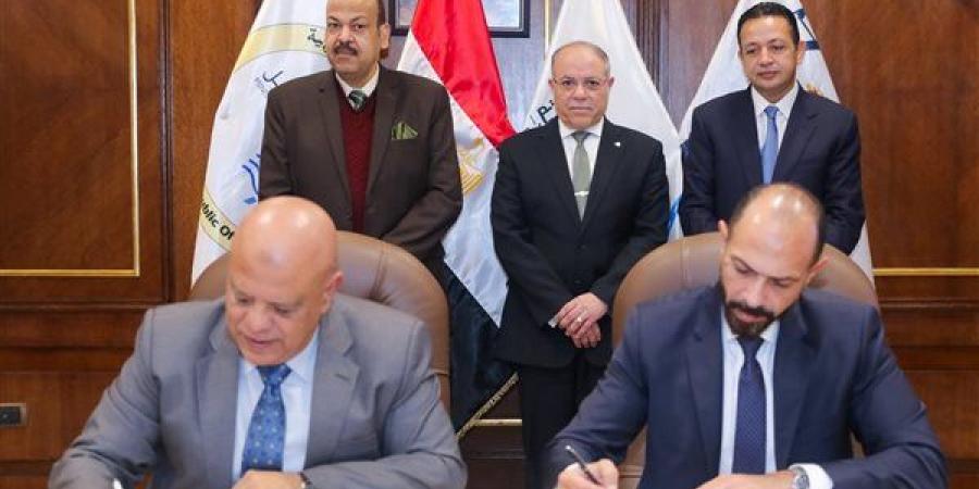 توقيع عقد محطة لوجستية متكاملة بين الهيئة العامة لميناء الإسكندرية و"مصر هولندا" لخدمات الشحن والتفريغ