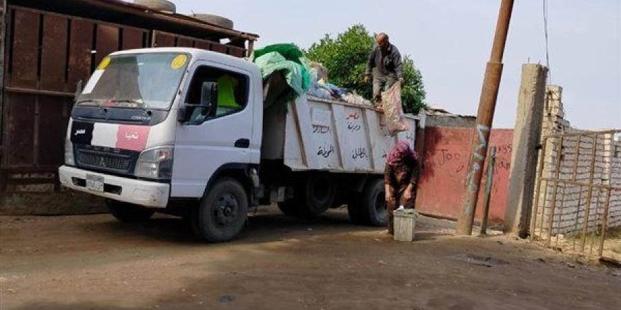 محافظ المنوفية يكافئ رئيس الوحدة القروية للخطاطبة المحطة وطاقم عمال النظافة