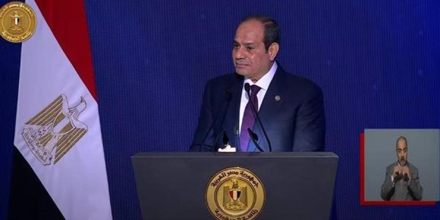 الرئيس السيسي للمصريين: محدش هيقدر يمسكم طول ما في جيش وشرطة مصر